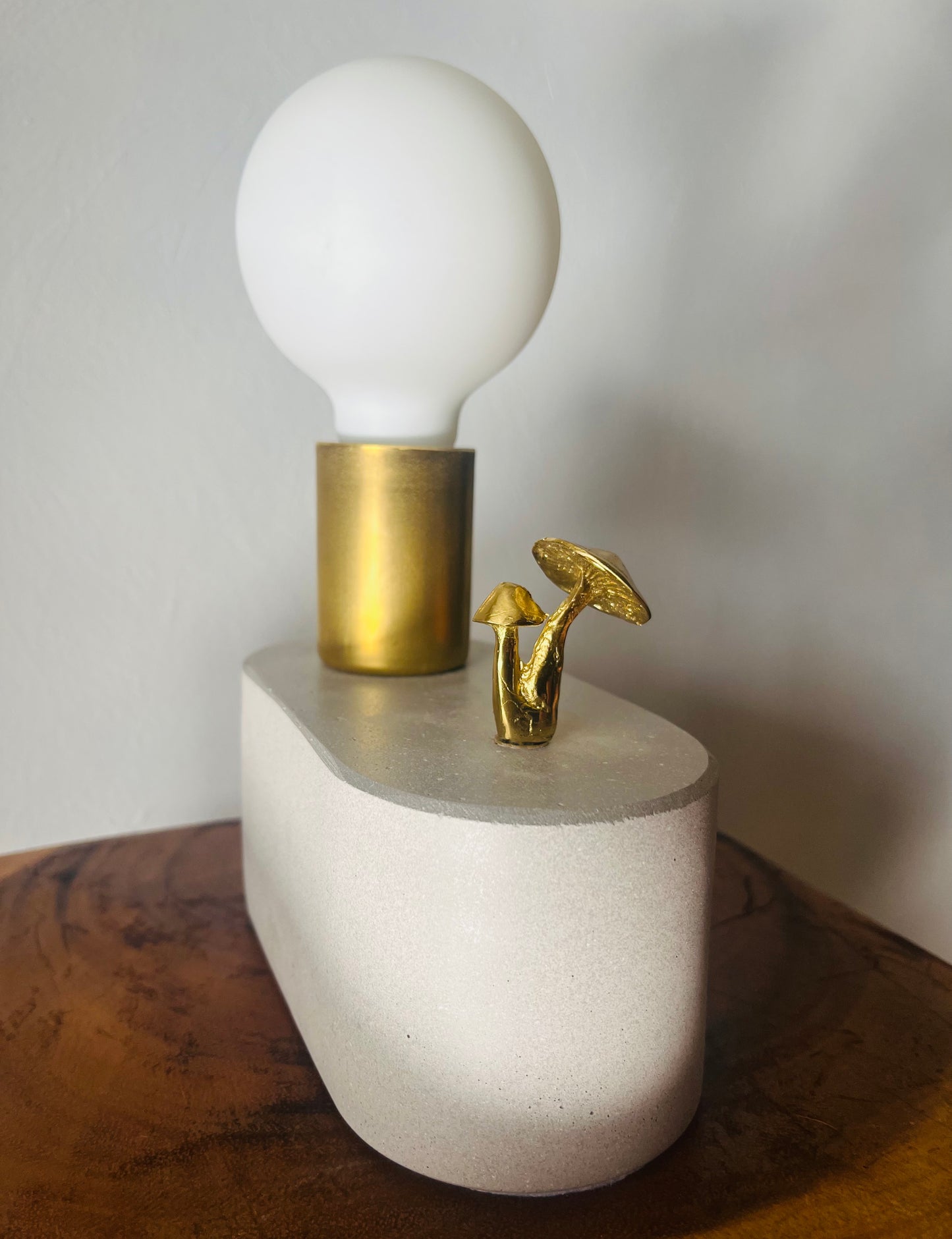 Mushroom Lamp / Touch-Controlled
