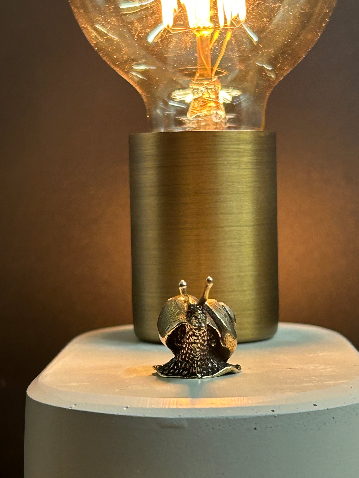 Snail Lamp / Touch-Controlled